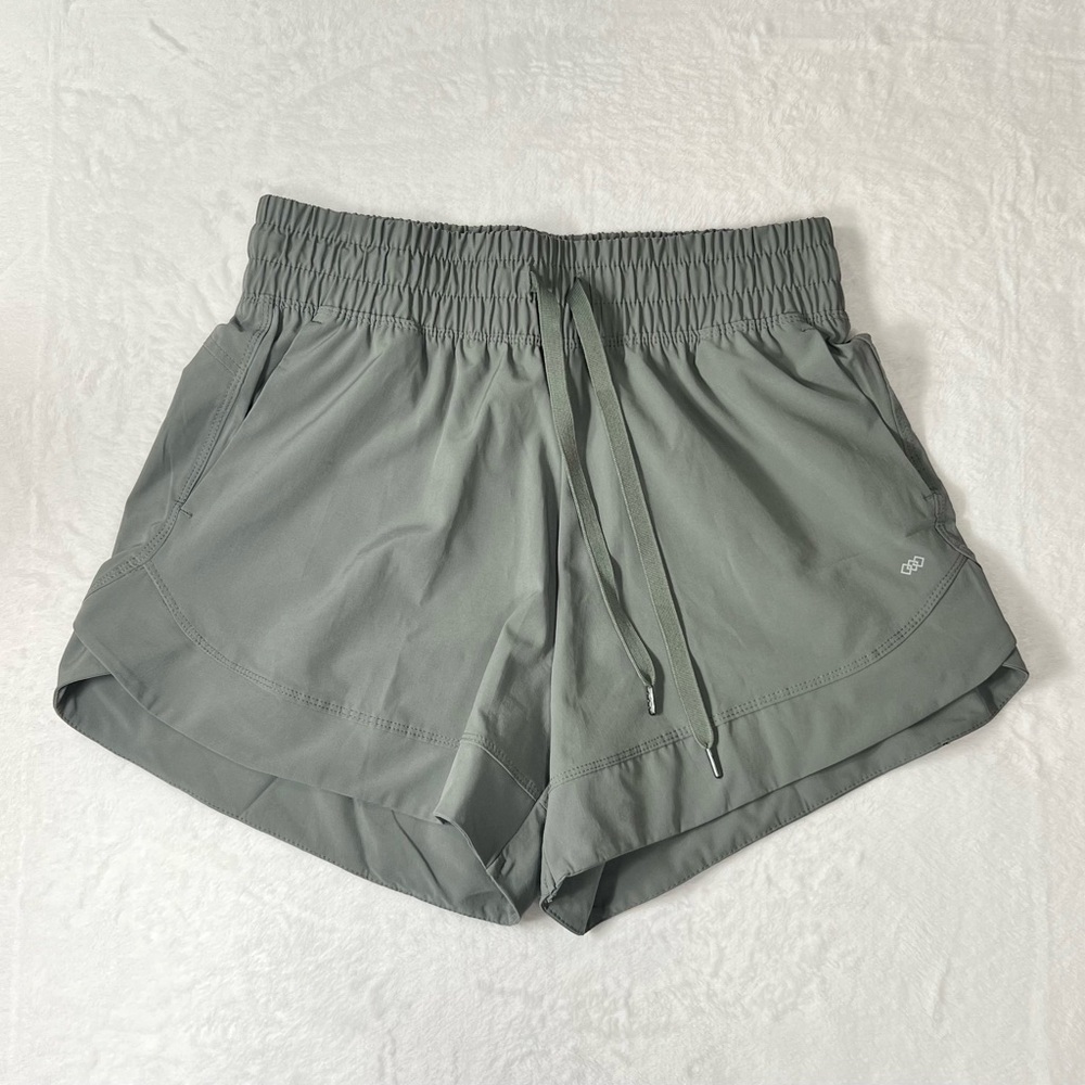 LEGEND Women’s athletic shorts size S